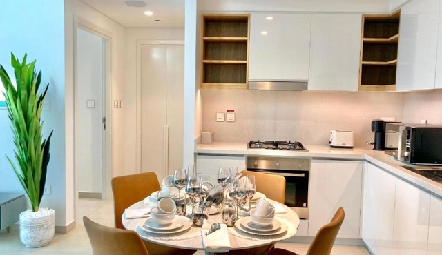 Luxurious 1-bedroom With Skyline View In Downtown Views Ii