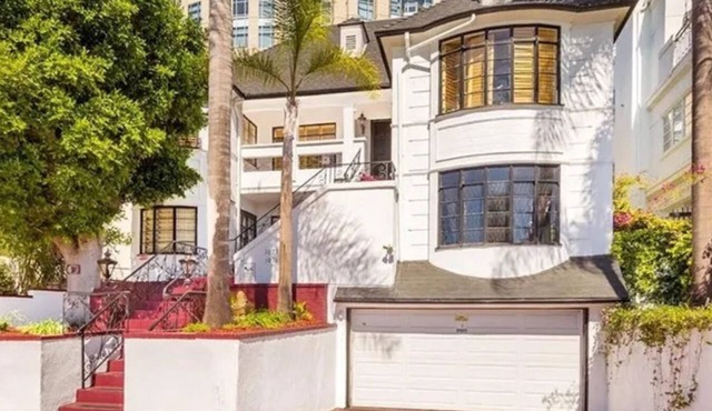 Luxurious 3-Bedroom Westwood Gem in Los Angeles