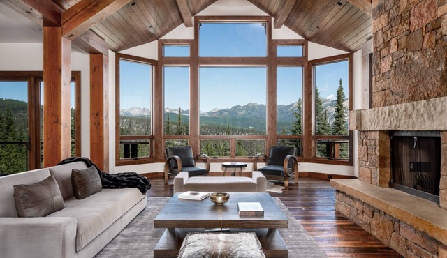 Luxurious Estate Comfortably Sleeps Up to 12 Guests