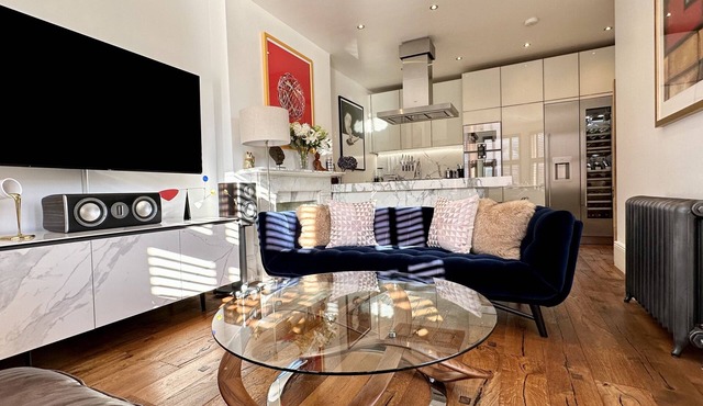 Luxury 2 Bed Architect Home Hampstead. Sun Terrace. Gaggenau Kitchen. Cinema in LONDON