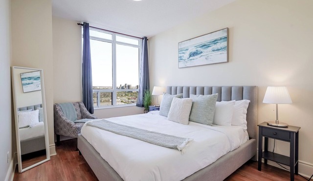 Luxury 2Bedroom 2Bathroom Penthouse by Square One YYZToronto Airport 1 free pkng in Mississauga