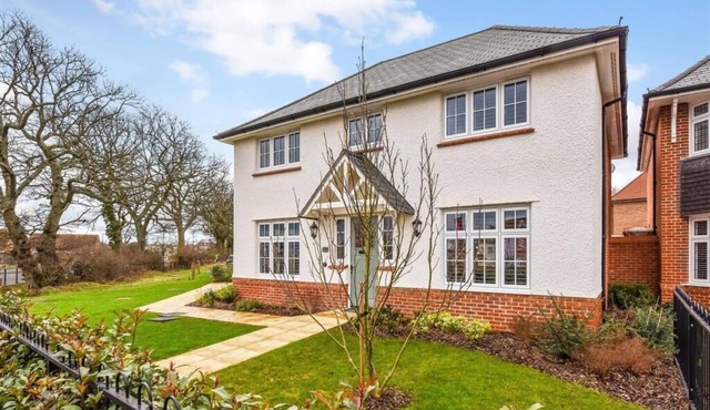 Luxury 4 Bedroom Detached House in Waterlooville