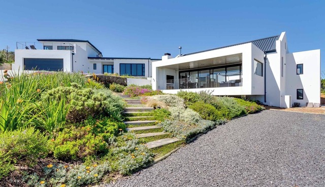 LUXURY 8 PAX SEA VIEW VILLA, NORTH CORNER, CAPE TOWN in Cape Town