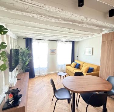 Luxury Apartment - Heart of Le Marais with balcony in Paris