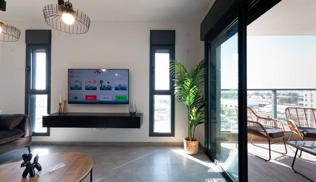 Luxury APT 3 BR New Tower Parking
