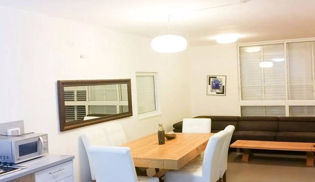 Luxury apt heart Bat-Yam 3 m walk beach
