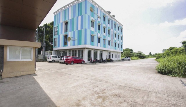 Luxury Deluxe DBL Escape W/Free WiFi and Parking in Bekasi