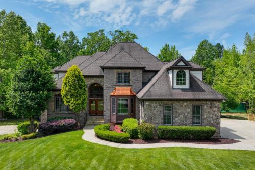 Luxury Estate: Game Room & Pickleball Court in Wake Forest