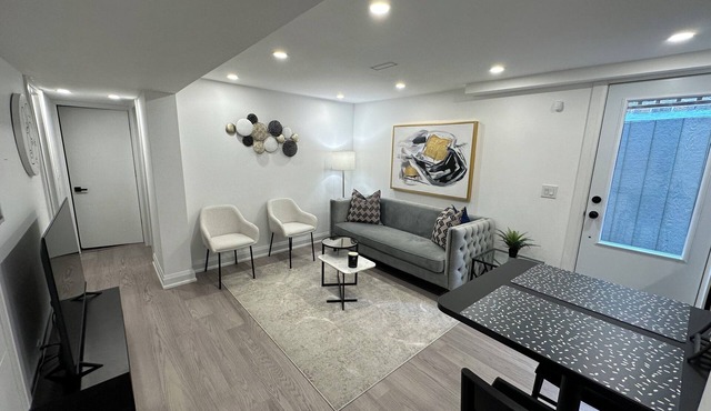 Luxury Modern B Appartment in Richmond Hill