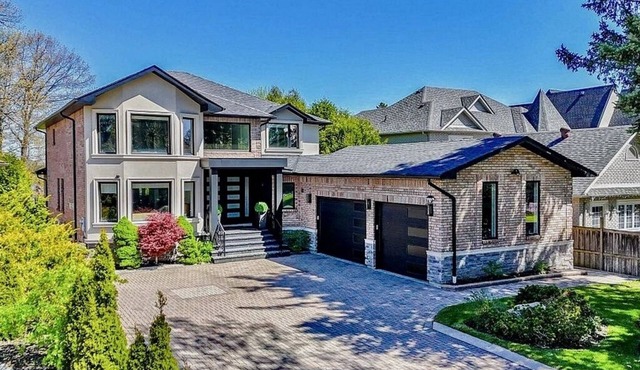 Luxury Modern Retreat in Richmond Hill in Richmond Hill