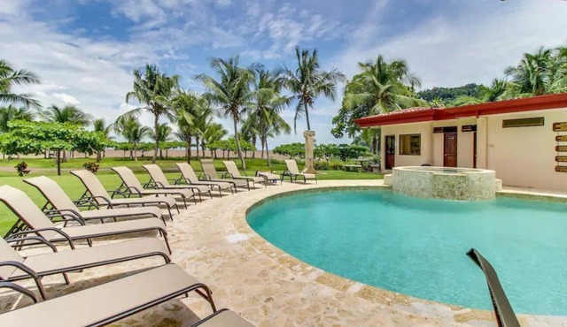Luxury Oceanfront Apartment 3BR/2BA in Jaco! in Jaco