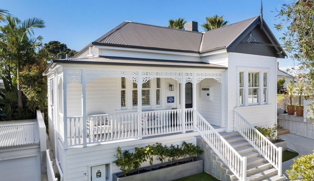 Luxury Villa in the heart of the city.