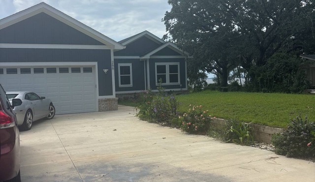 Luxury Waterfront Retreat Private Dock, Boat Lift & Stunning Bay View in Freeport