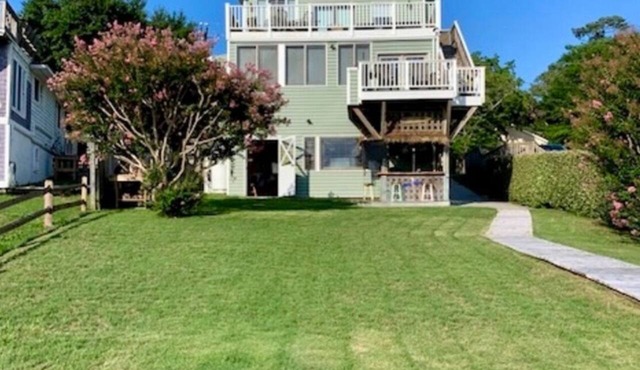 MadHouse - Canal Front, Dock, Pool, TikiBar & PickleBall in Kill Devil Hills