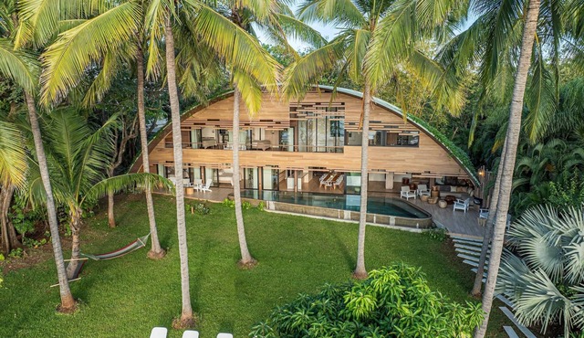 Magnificent Oceanfront Luxury Villa