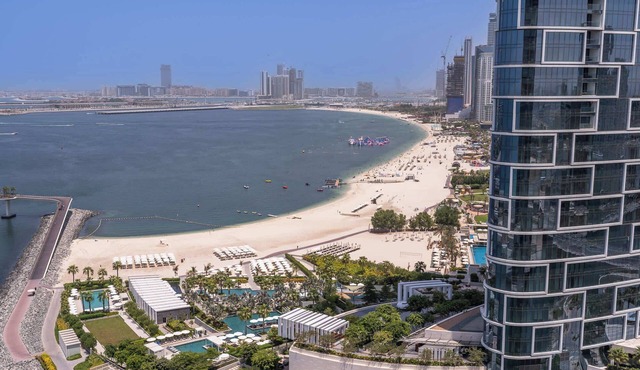 Magnificent 2BR Apartment with Marina Views