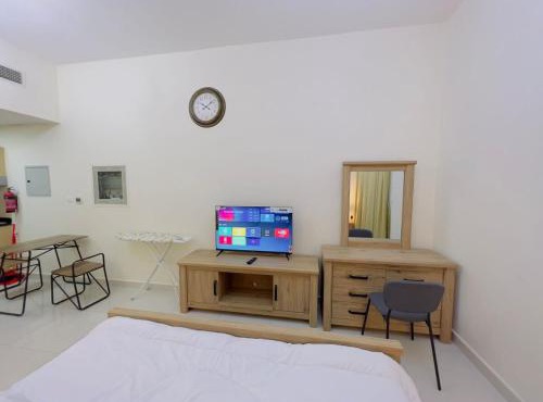 Mahenti - Elite 1 · Large balcony with all u need