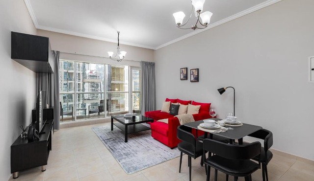 Maison Privee - Modern Downtown Apartment with City Skyline Vws