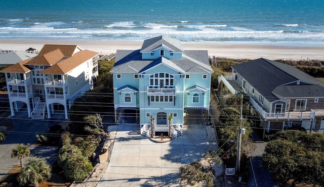 Majestic View: Luxurious 8-bedroom oceanfront home in North Topsail Beach for up to 30 guests. in North Topsail Beach