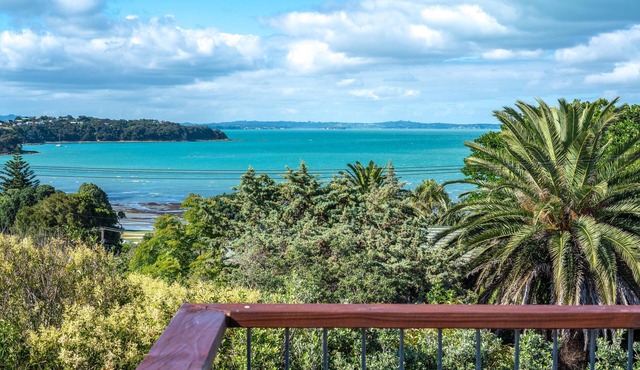 Marama Cottages - Moana Cottage - Located in the heart of Surfdale with outstanding views over the water – this is the perfect location for a family holiday on Waiheke – walking distance to local beaches, off street parking for up to 2 vehicles and c
