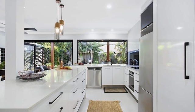 Mermaid/Nobby Beach House - by the beach in Mermaid Beach