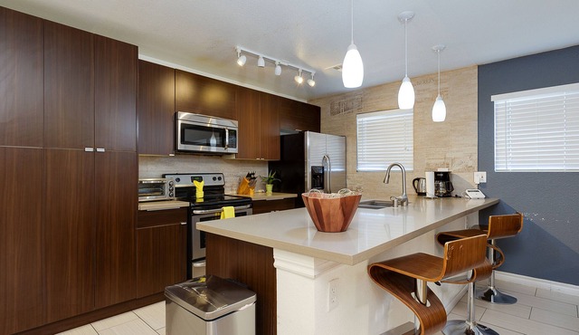 Mid-Century Modern Desert Oasis in Las Vegas