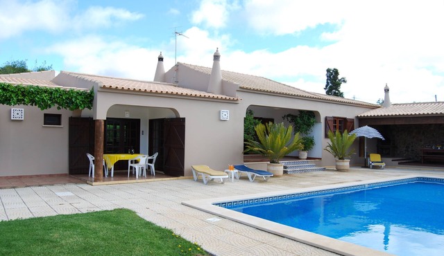 Modern Villa with large garden areas private Swimmg-pool . in Praia da Luz Lagos Algarve