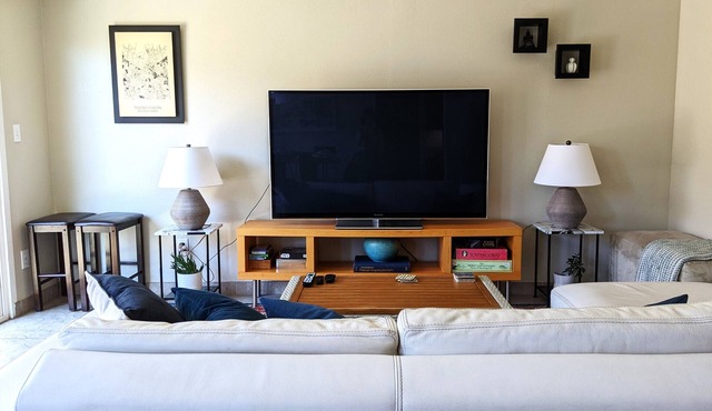 Modern 4BR; Convention Ctr~2mi; Yard/Patio/Outdoor Bar; AC, W/D, 4-car Parking! in San Diego