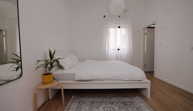 Modern apt in central TLV, near Rothschild Blv & just a short walk to the beach.