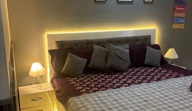 Modern Cozy Studio @ Paramount – Perfect for Couples! in Noida