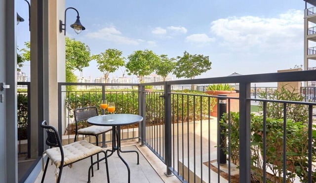 Modern & Elegant 1-Bedroom Apartment in Dubai