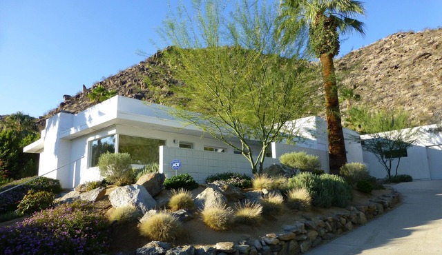 Modern Hillside Retreat+Private+Great Views+Wind-Protected +Paradise! in Palm Springs