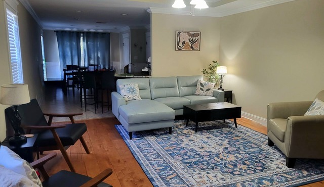 Modern home in quiet cul-de-sac near University of South Alabama! in Mobile