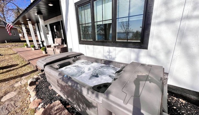 Modern Lakeside Cabin w/Hot Tub! Spotless! in Dent
