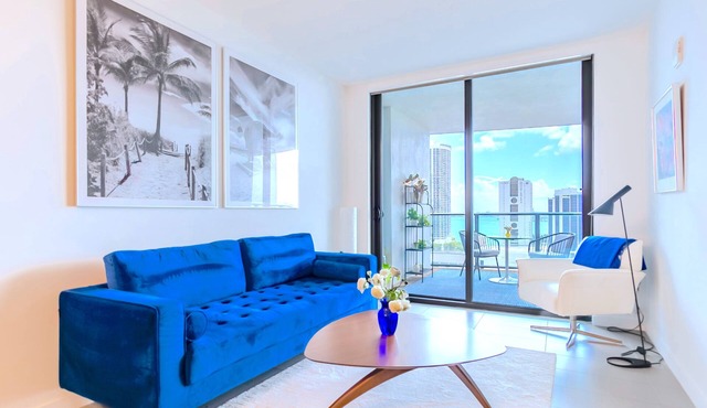 Modern Luxe Smart Condo w/Workspace, Pools, Gym, Parking in Miami
