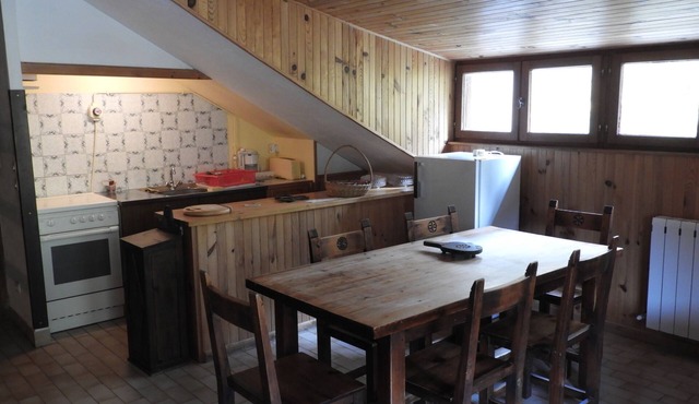 Mountain gîte under the roof facing the forest in Molines-en-Queyras