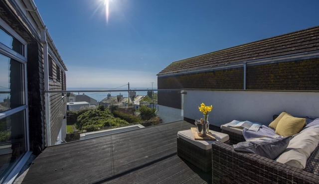 Mousehole View - Pet Friendly - Sea Views - Free WiFi & Parking in Mousehole