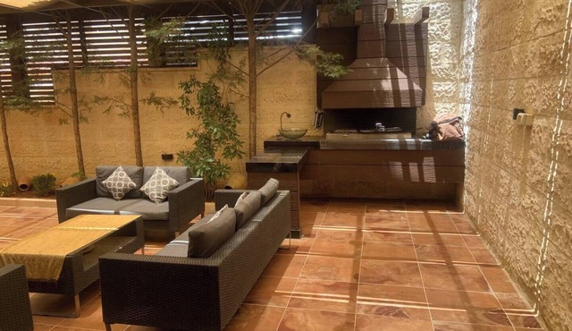 nakheel vip Charming 3-bedroom apartment with WiFi, AC in welcoming عمّان