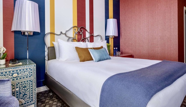 Near Chinatown | Bar + Fitness + Valet Parking in San Francisco