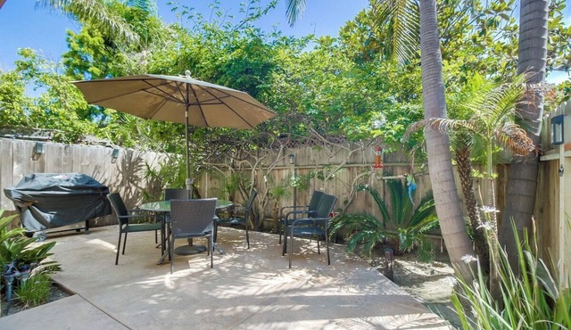 New-A/C! Between Beach and Bay, garage/bikes/pets! in San Diego