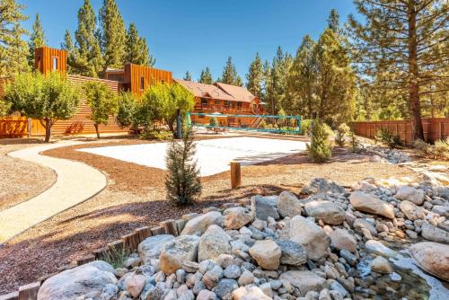 New! Bearadise Frank's Fort Mountain Estate in Big Bear City