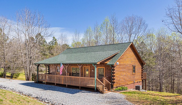 NEW BEAUTIFUL PRIVATE CABIN - 17 miles from Lake Lure & 19 miles from TIEC in Union Mills