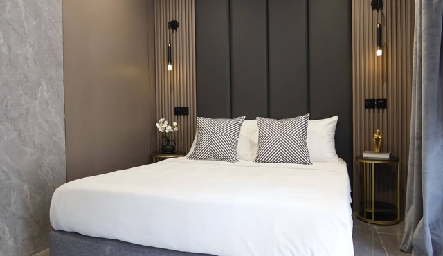 New Deluxe En Suite Room/WIFI @ City/Somerset Area in Singapore