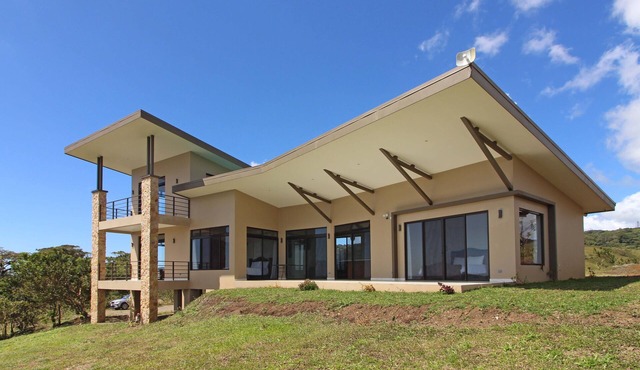 New Modern Home with Best view of Arenal Volcano and Lake Arenal in El Aguacate