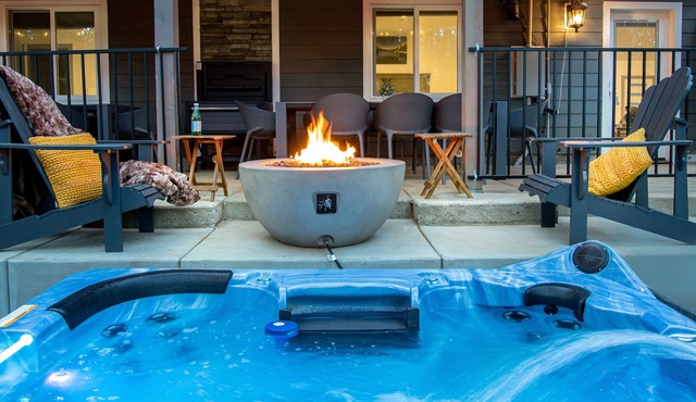 Newly-built duplex in Sierra Mountains, hot tub in Alta