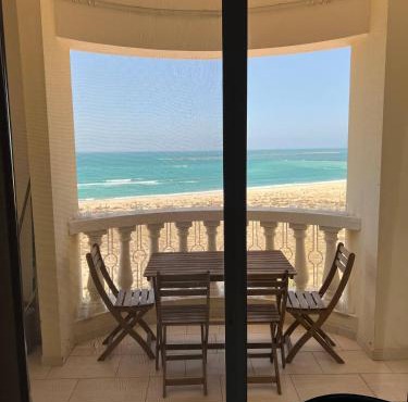 Newly renovated Gulf Studio With Gym beach pool Access