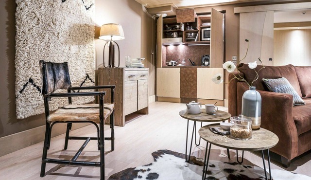 Nice apartment for 4 people with pool, WIFI, TV, pets allowed and parking in Les Boisses