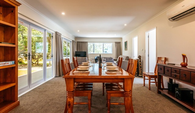 Number Six - Oneroa Holiday Home