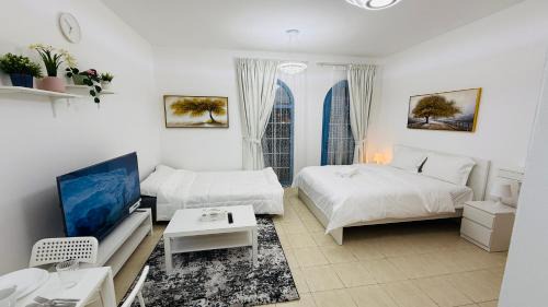 O07 Luxury Furnished Studio Apartment near bus stop Garden view Persia Cluster