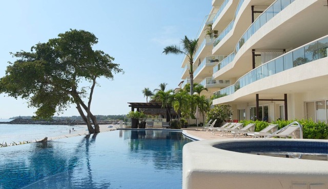 Ocean Front 3Bed Penthouse w/Infinity Pool